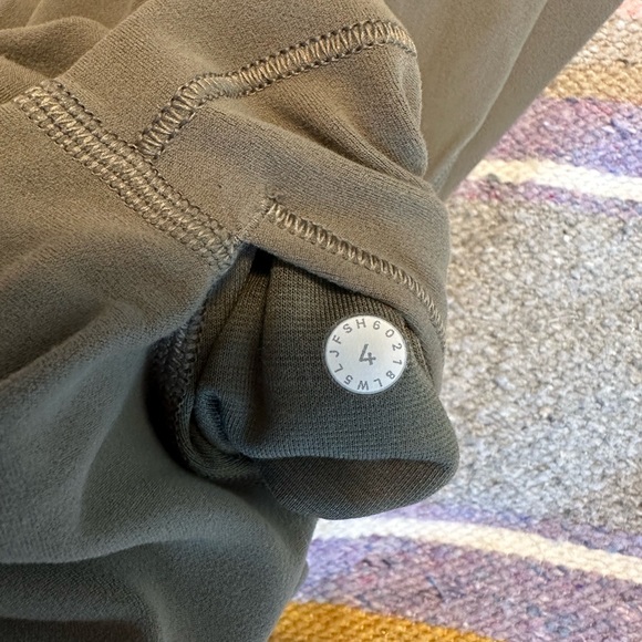 Lululemon align size 4 25 inch inseam in olive green - Picture 6 of 7